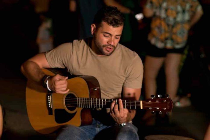 Ezequiel Bazán es de Monteros, triunfa en Bolivia y lanzó su primer videoclip