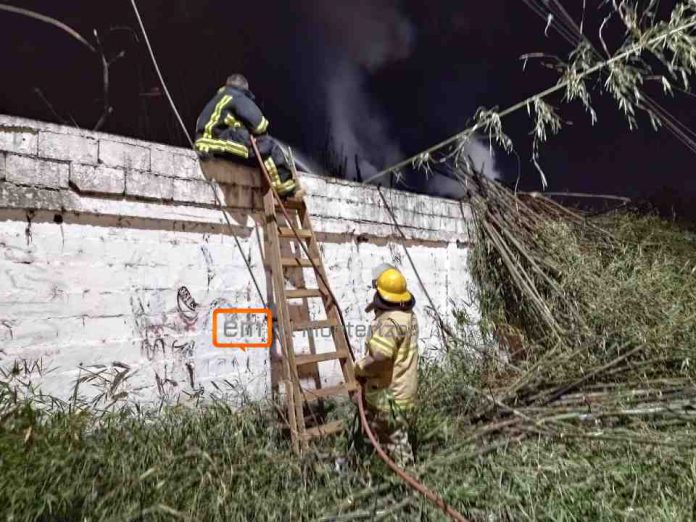 Las cañas huecas no dieron tregua a los Bomberos de Monteros