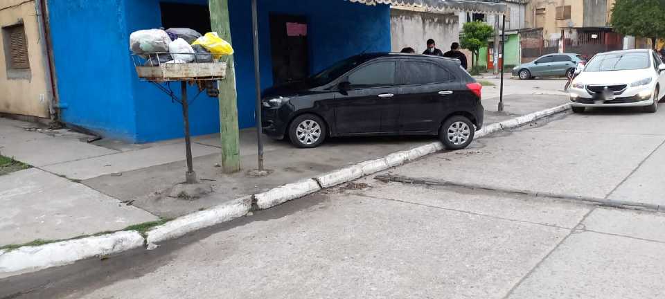 Un auto terminó en la vereda y dos mujeres heridas a raíz de un choque en Monteros