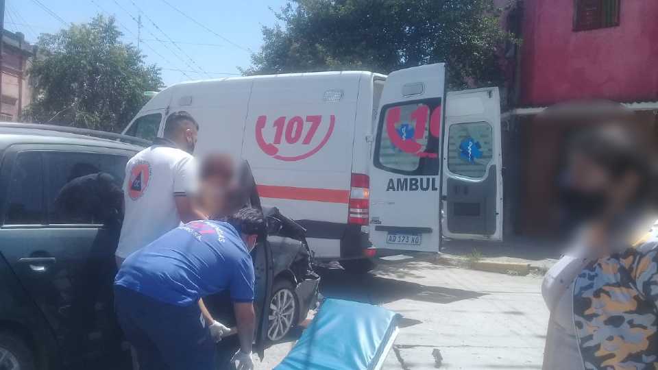 Chocaron dos vehículos en Monteros y una mujer resultó herida