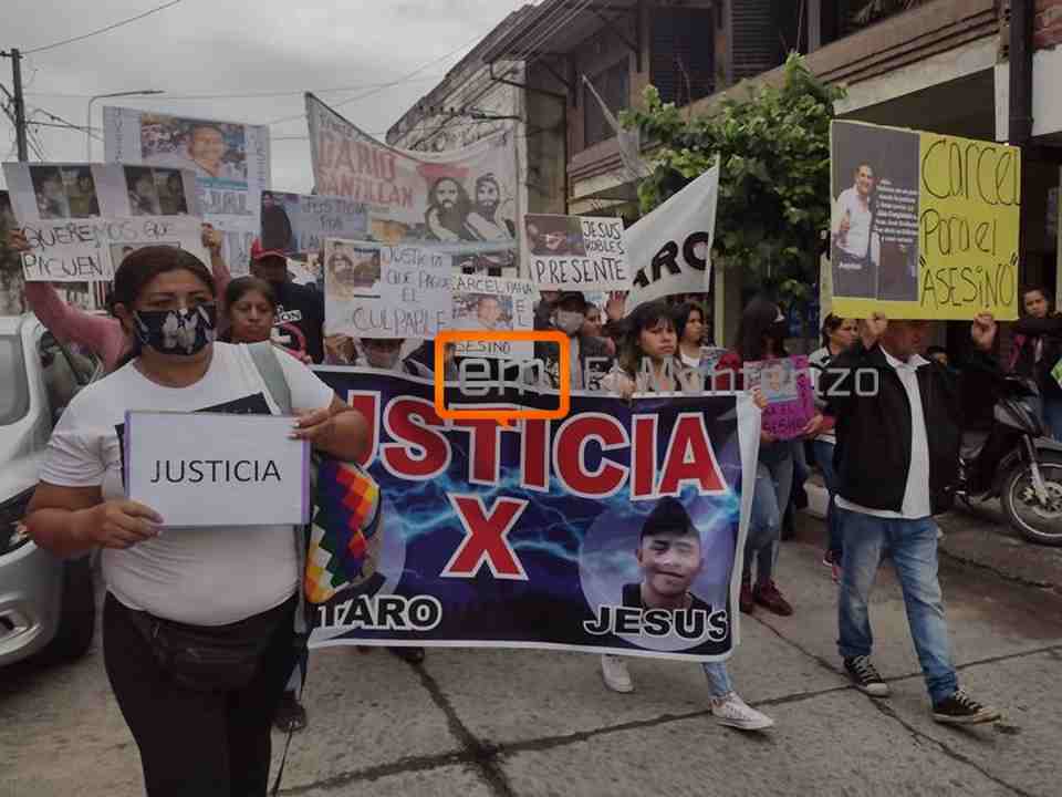 Vecinos de Famaillá marcharon por Monteros pidiendo Justicia por Jesús y Lautaro