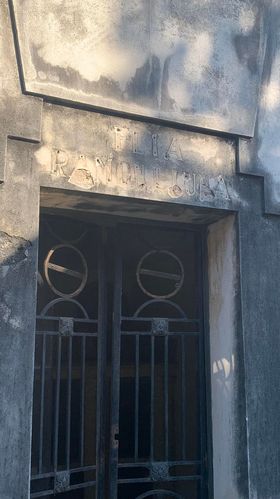 Vecinos denuncian más robos de placas de bronce en los Cementerios de Monteros