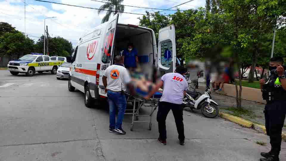 Un menor herido al accidentarse con la moto en la Villa Nueva