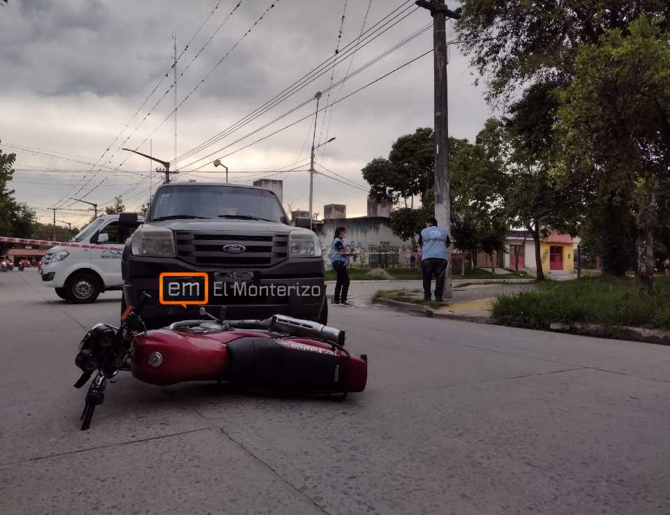 Un herido al chocar una moto y una camioneta en el barrio Belgrano