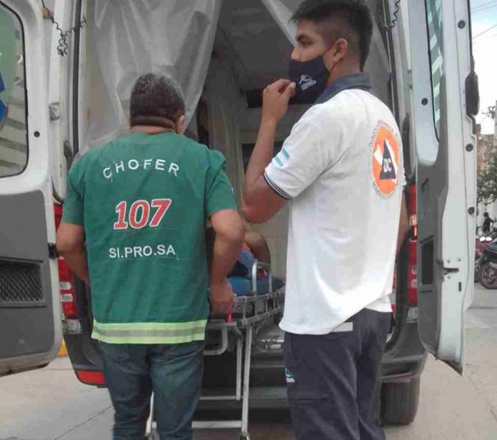 Se cayó de la camioneta y terminó hospitalizado