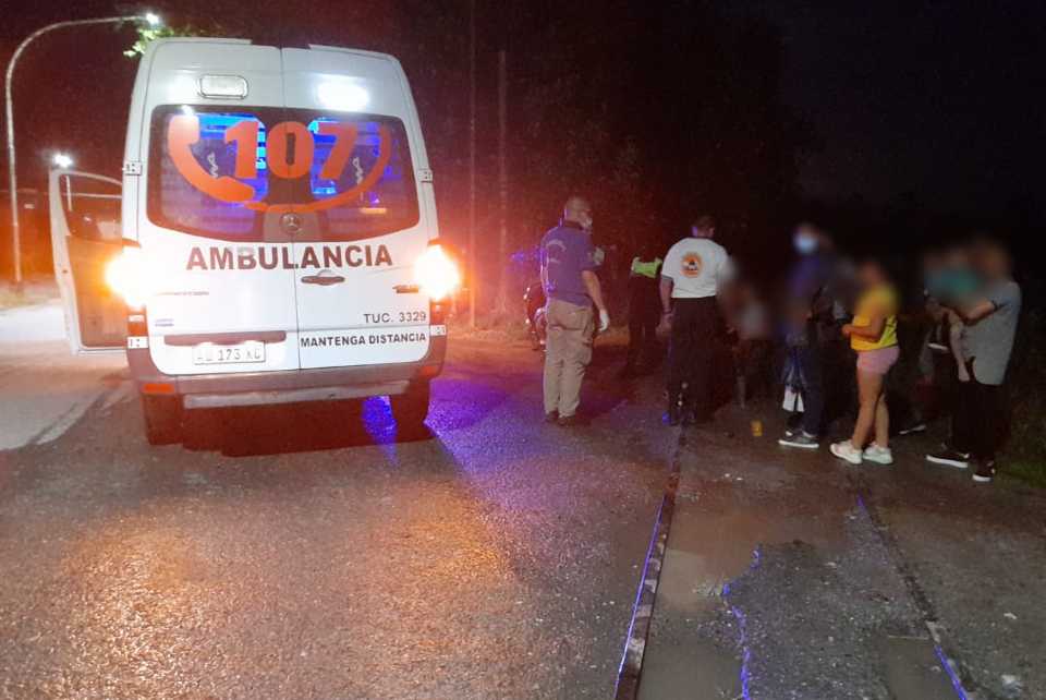 Accidente en Monteros: Cayeron de la moto y se golpearon la cabeza