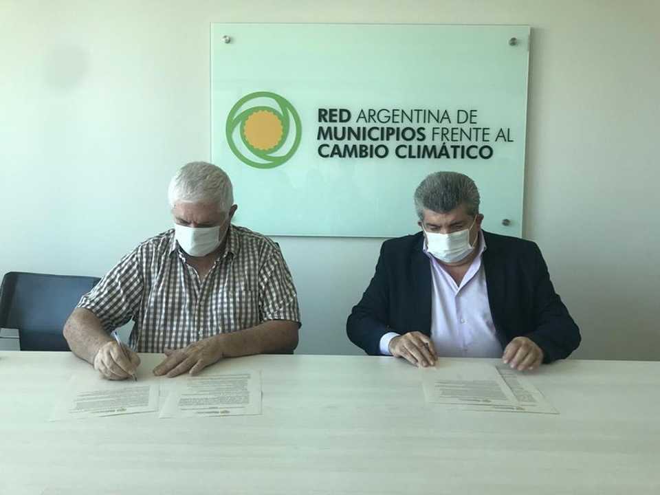 Municipalidad de Monteros: Serra firmó la adhesión a la Red Argentina de Municipios Frente al Cambio Climático
