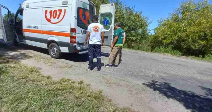 UNA AMBULANCIA LLEGO HASTA EL PUENTE NEGRO