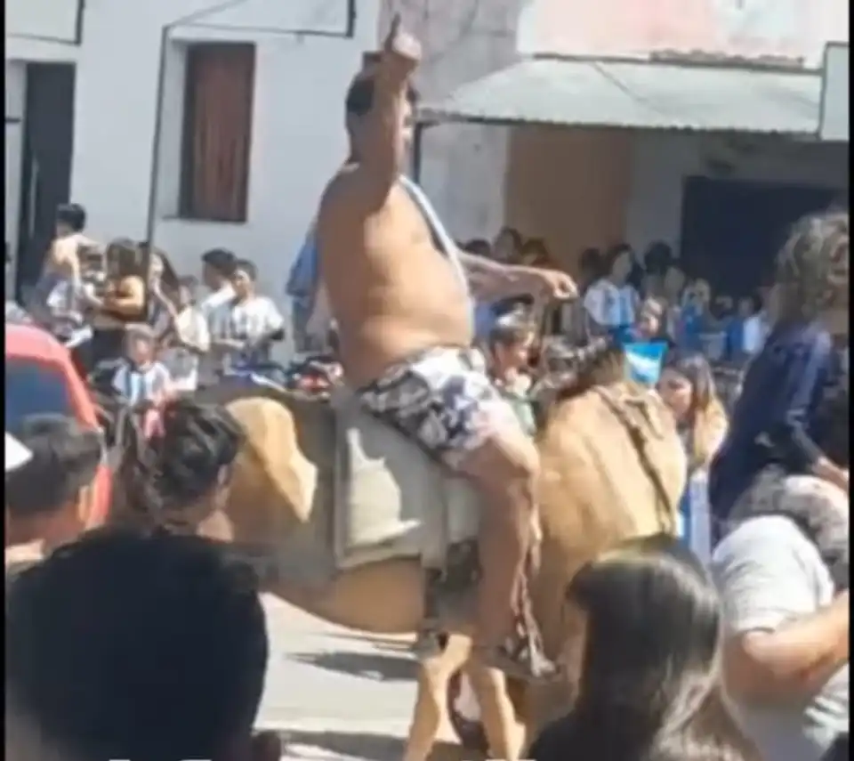 FESTEJO A CABALLO EN FAMAILLA