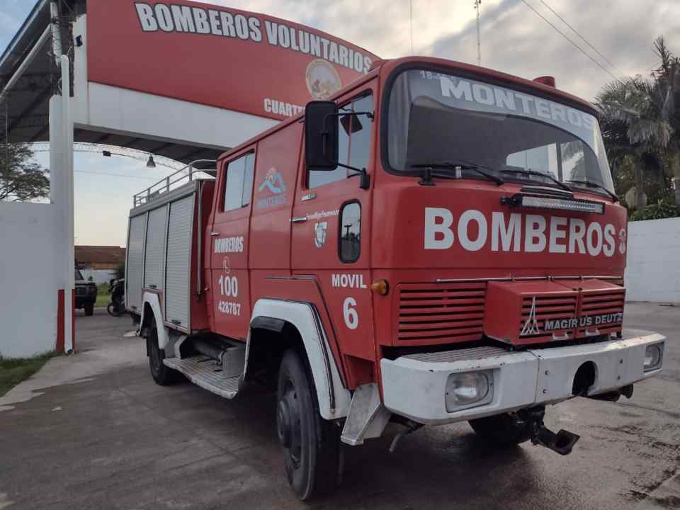 CAMION DE BOMBERO VOLUNTARIO DE MONTEROS
