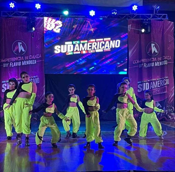 BAILARINAS DE MONTEROS EN EL CERTAMEN FLAVIO MENDOZA