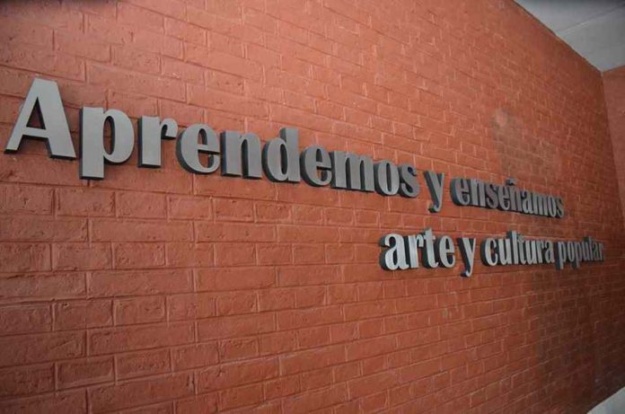 ESCUELA DE ARTE POPULAR