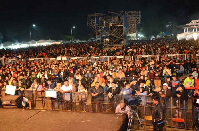 ESPECTADORES DEL FESTIVAL DE MONTEROS