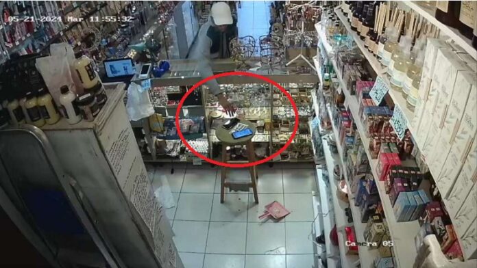 ROBO EN EL KIOSCO