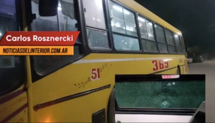 BALEARON UN COLECTIVO EN EL SUR TUCUMANO