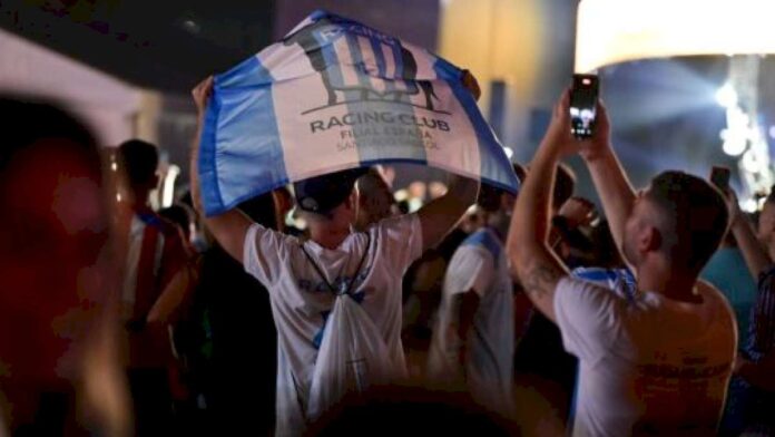la-locura-de-los-hinchas-de-racing-que-“coparon”-asuncion