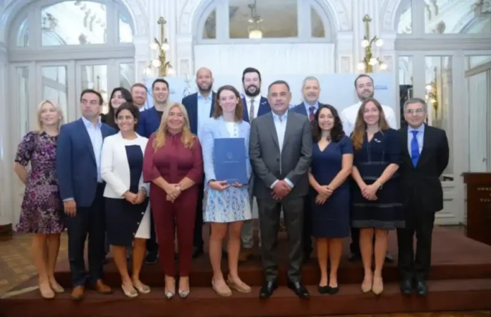BECARIOS EN CASA DE GOBIERNO