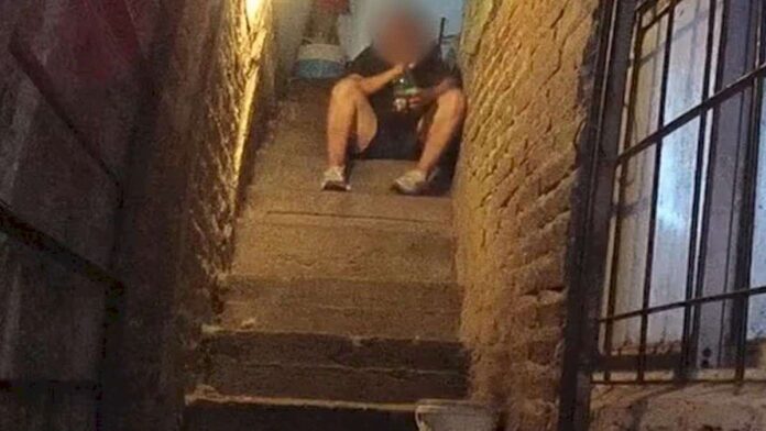 video:-un-policia-redujo-a-una-mujer-con-una-taser-tras-un-violento-ataque-familiar