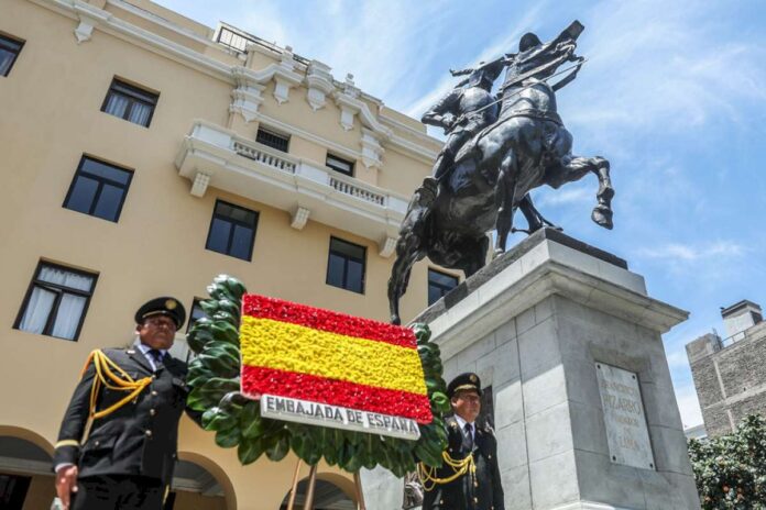 reinstalan-en-lima-una-polemica-estatua-del-conquistador-francisco-pizarro