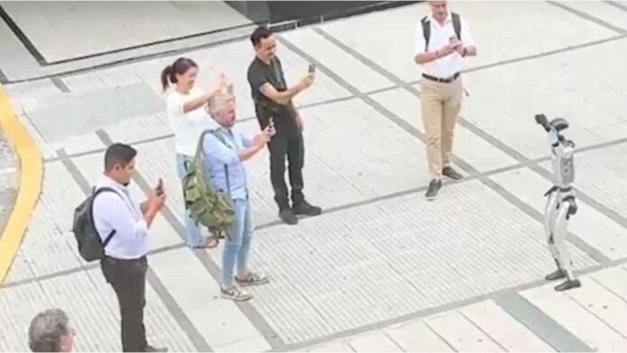 puerto-madero:-revuelo-en-las-calles-por-la-aparicion-de-un-robot-humanoide
