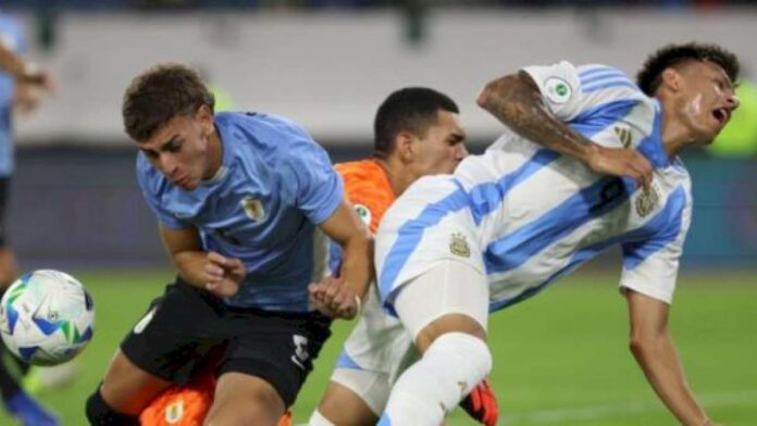 preocupacion-“millonaria”:-un-futbolista-de-river-salio-en-camilla-durante-el-partido-de-la-seleccion-argentina-sub-20