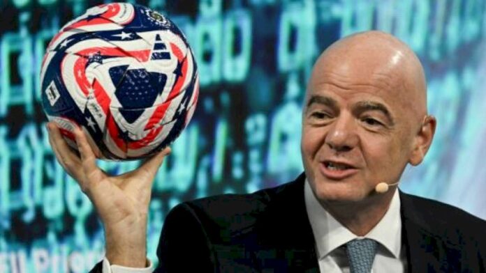 infantino-se-“olvido”-de-nombrar-a-uno-de-los-grandes-del-futbol-argentino-que-jugara-el-mundial-de-clubes-y-genero-polemica:-fue-boca-o-r