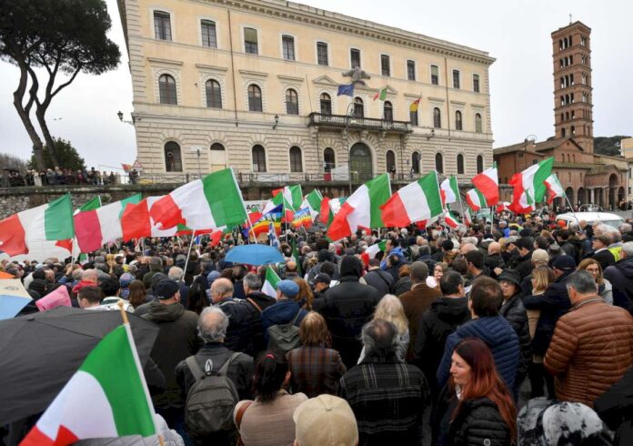 italia:-masiva-manifestacion-de-apoyo-a-la-unidad-europea