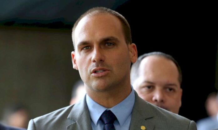 eduardo-bolsonaro-deja-su-cargo-de-diputado-y-se-queda-en-estados-unidos