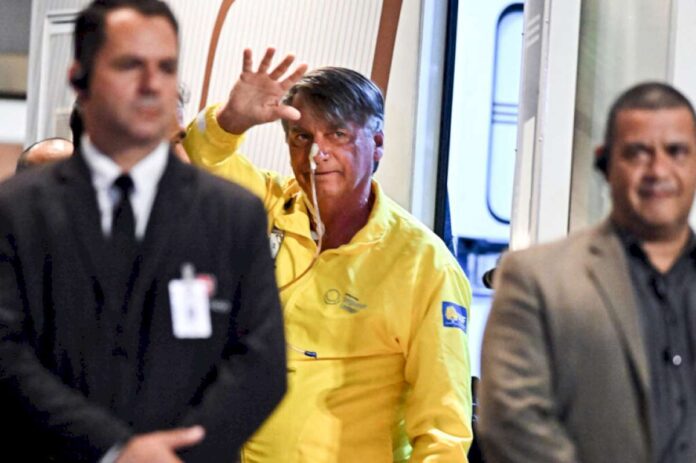brasil:-bolsonaro-esta-estable-pero-no-puede-comer