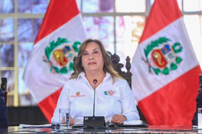 peru:-vanidades-y-mentiras-que-complican-a-boluarte