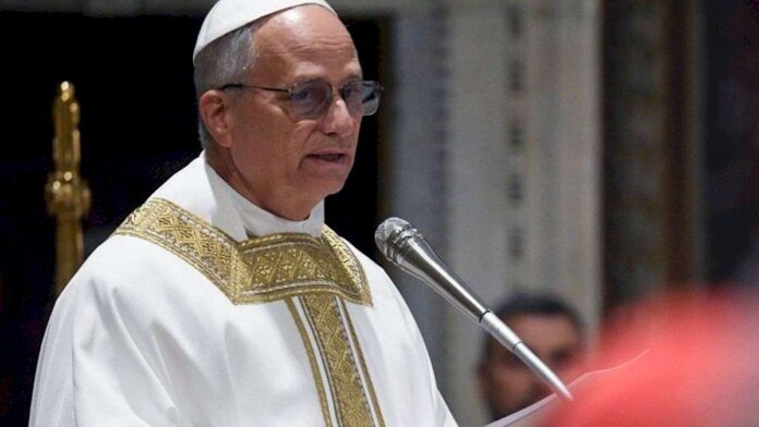 el-vaticano-presento-el-escudo-y-el-lema-del-papa-leon-xiv:-“en-cristo,-somos-uno”