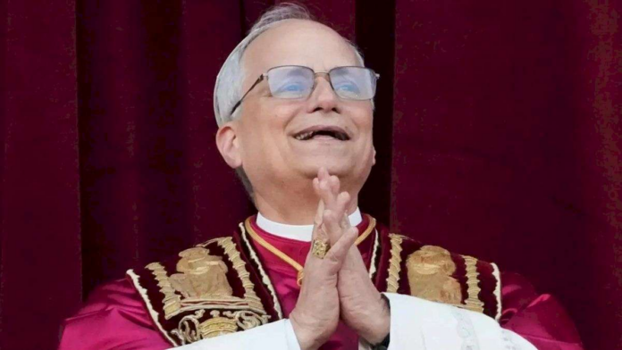 que-significa-el-escudo-del-papa-leon-xiv-y-que-revelan-sus-simbolos