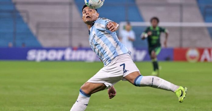 mala-noticia-en-racing:-se-lesiono-maxi-salas,-una-de-las-figuras-de-costas