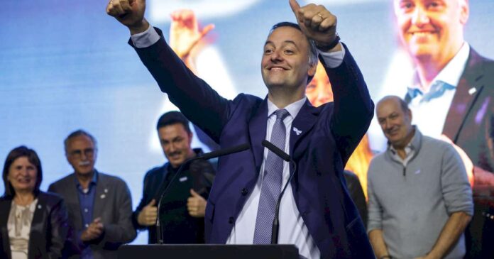 sorpresa:-adorni-gano-comodo-entre-los-extranjeros-y-le-saco-mas-de-12-puntos-a-santoro